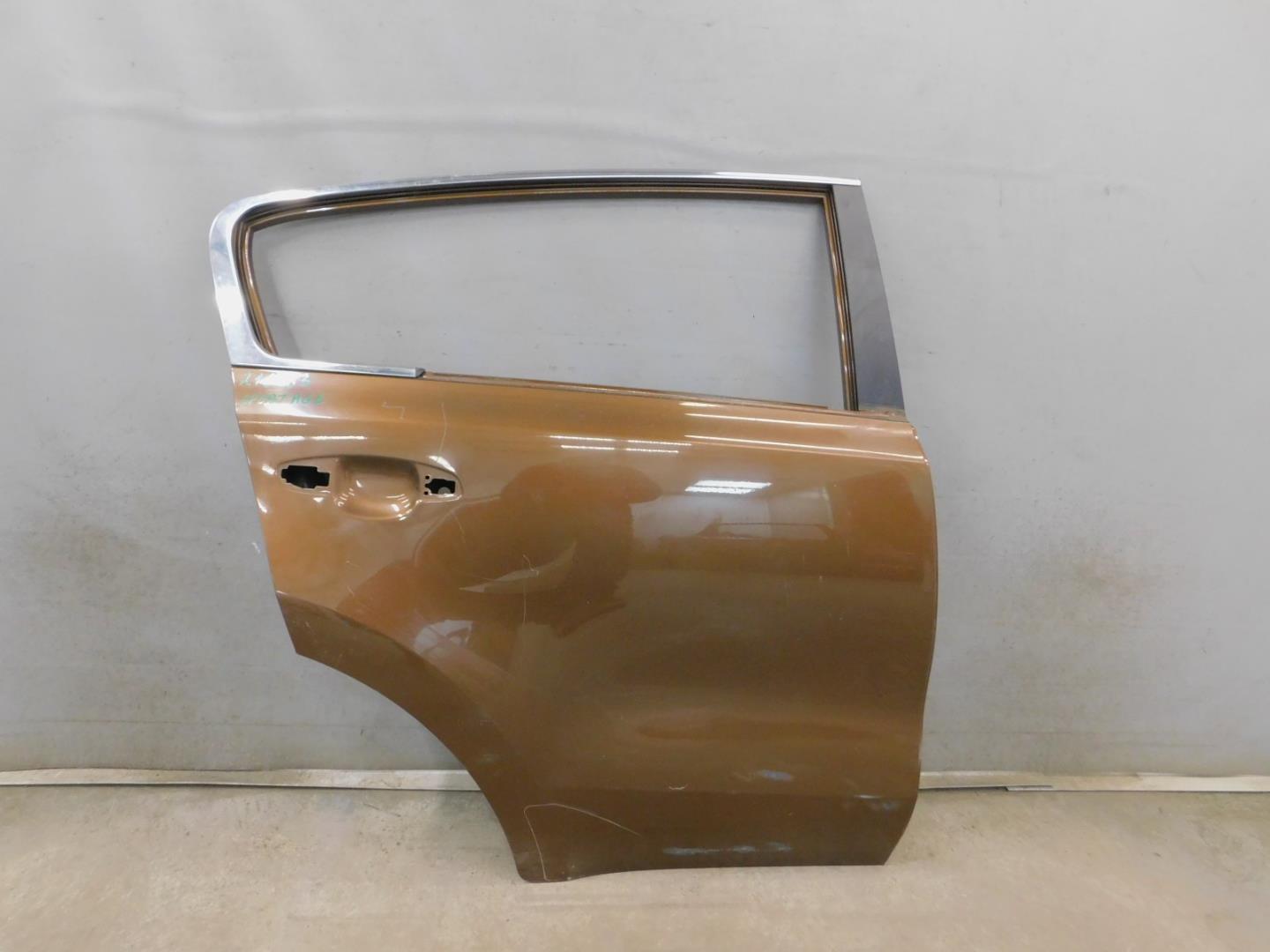 Дверь задняя правая