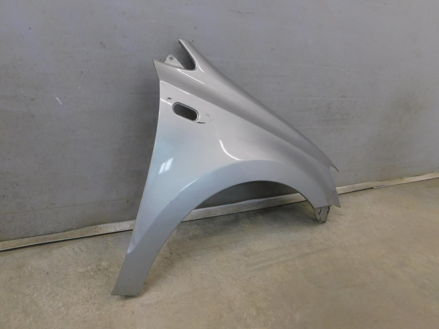 Крыло переднее правое