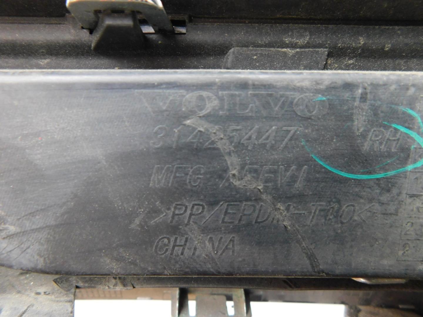 Решетка в бампер правая