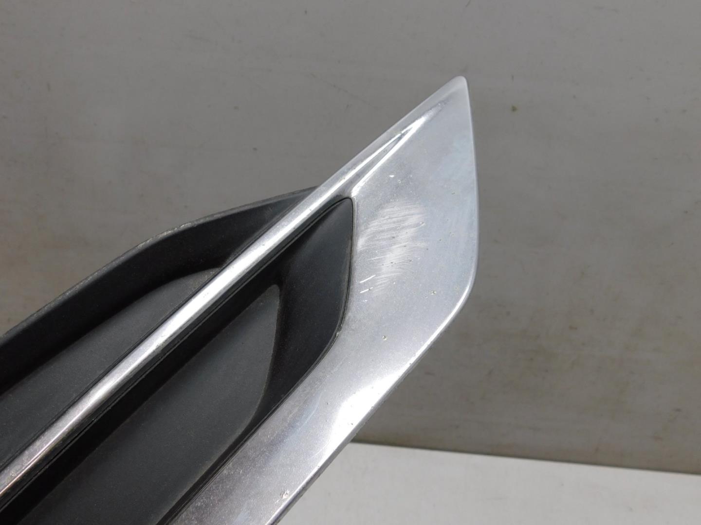 Решетка в бампер правая