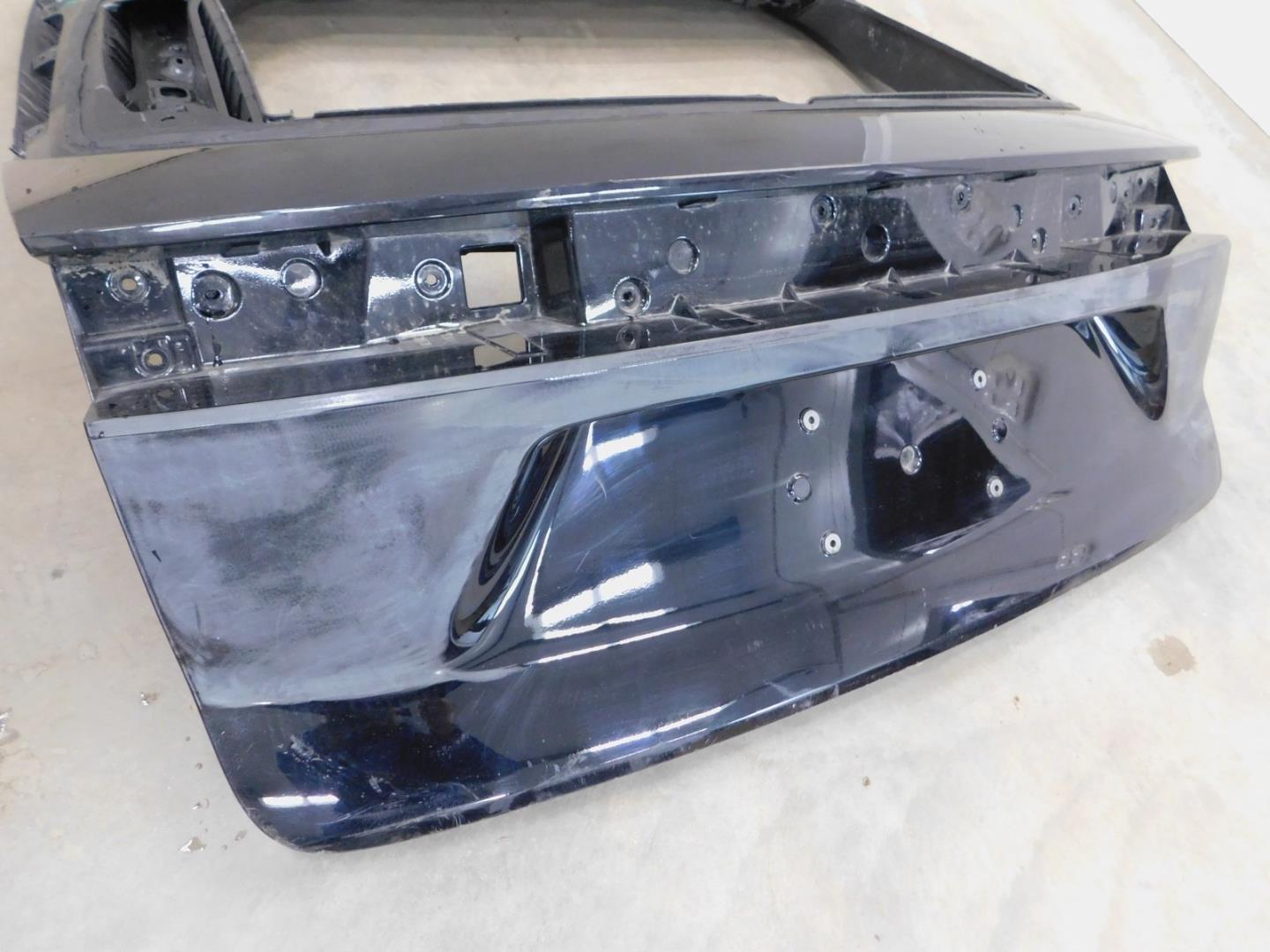 Дверь багажника