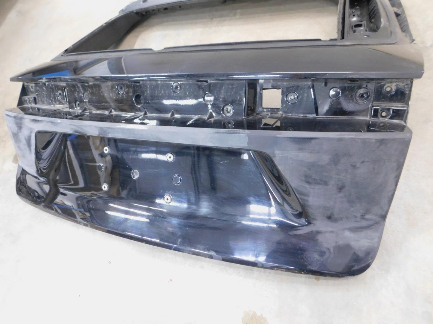 Дверь багажника