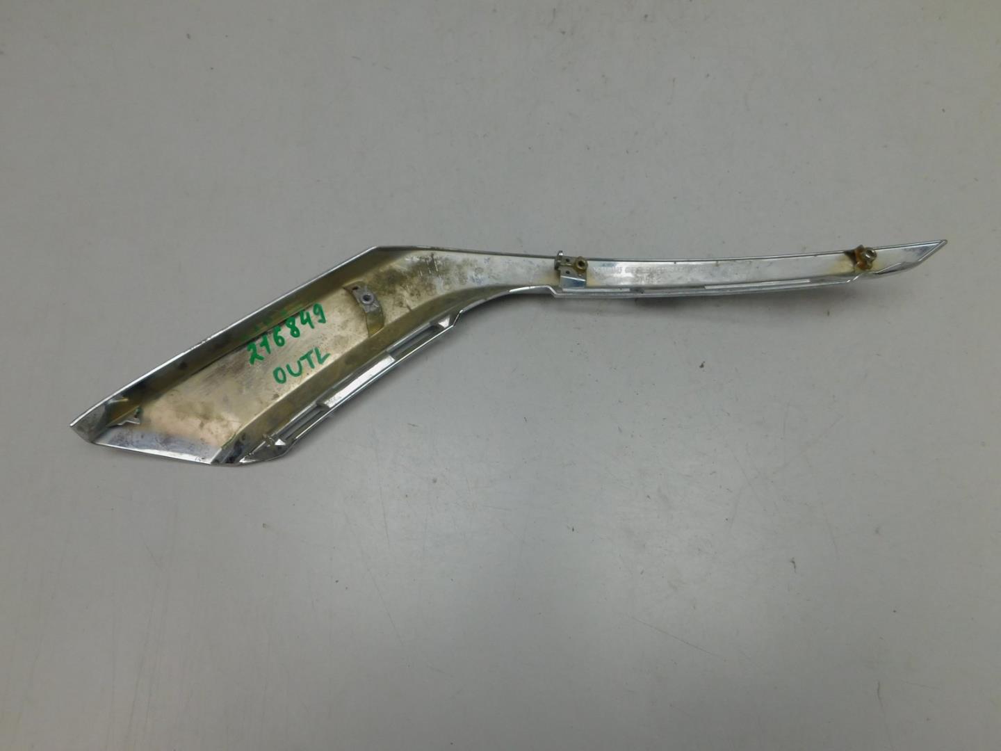 Молдинг переднего бампера