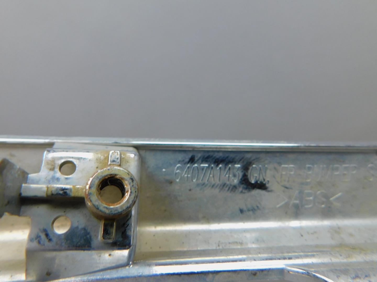 Молдинг переднего бампера