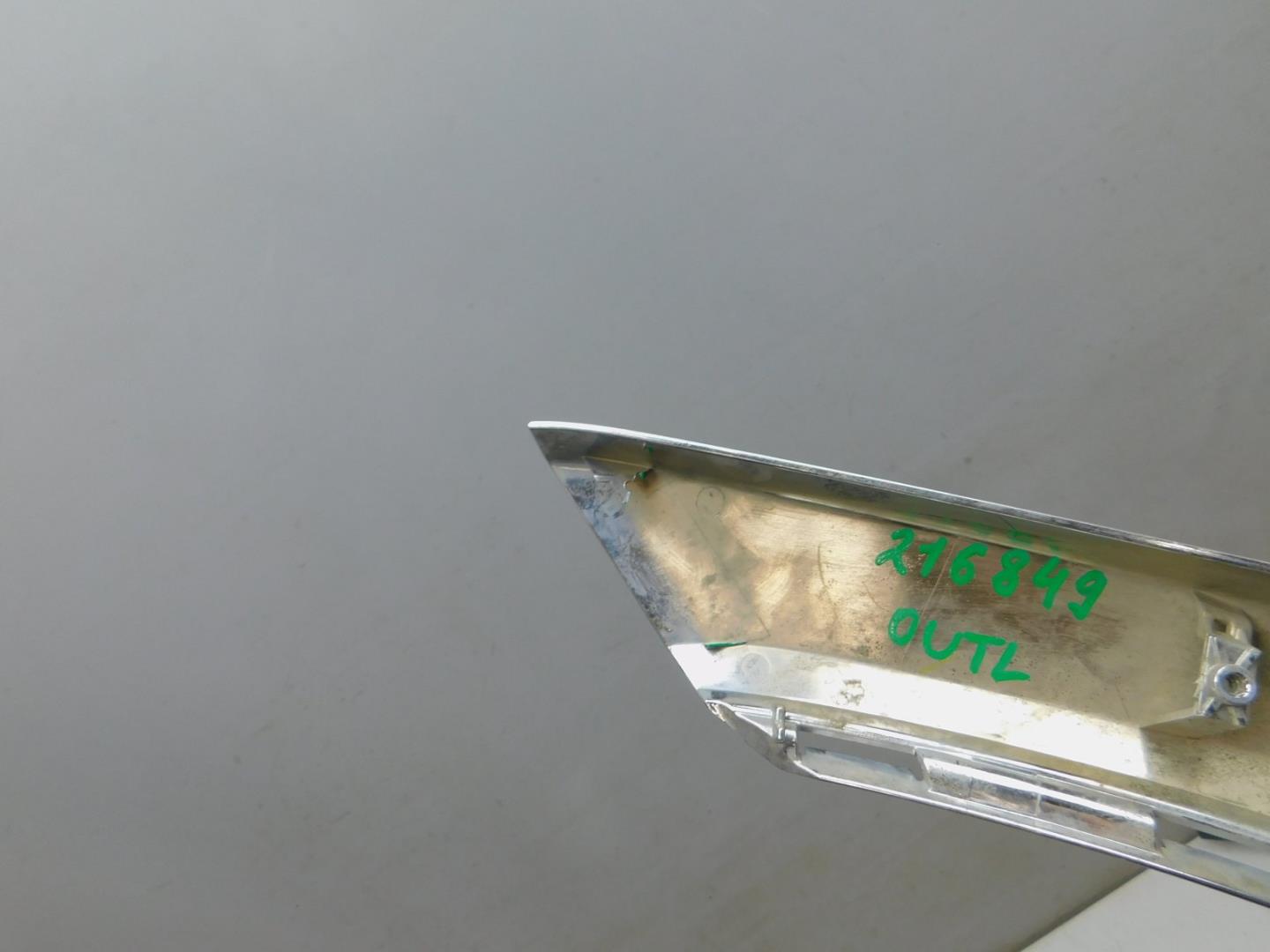 Молдинг переднего бампера