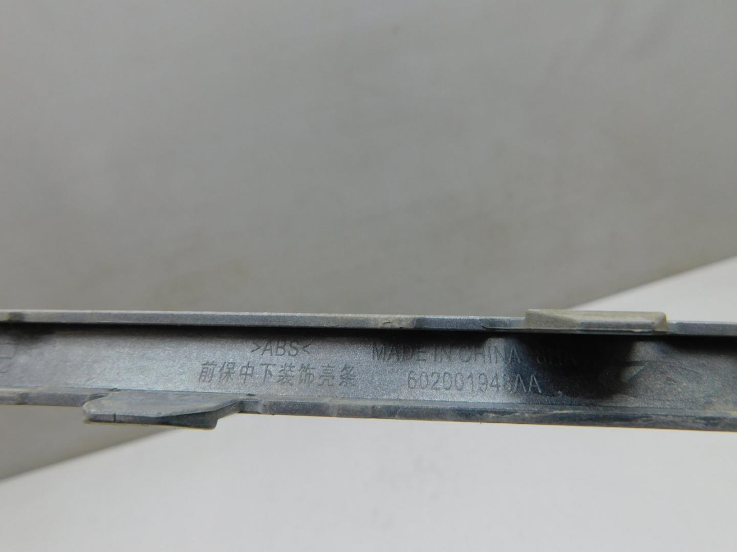 Молдинг переднего бампера