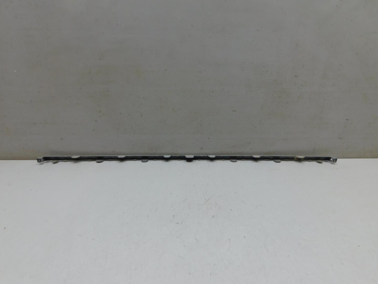 Молдинг переднего бампера