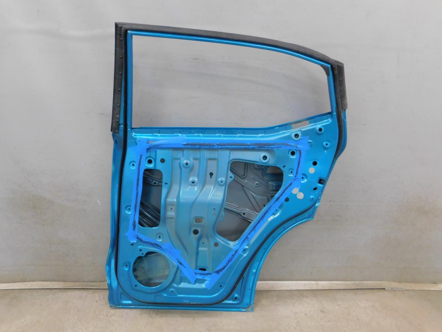 Дверь задняя правая