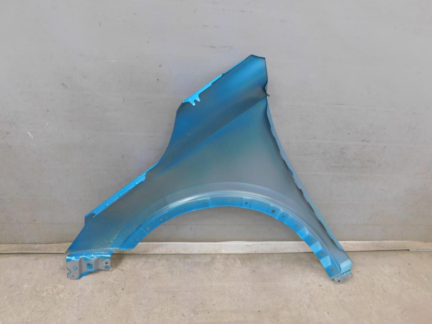 Крыло переднее правое