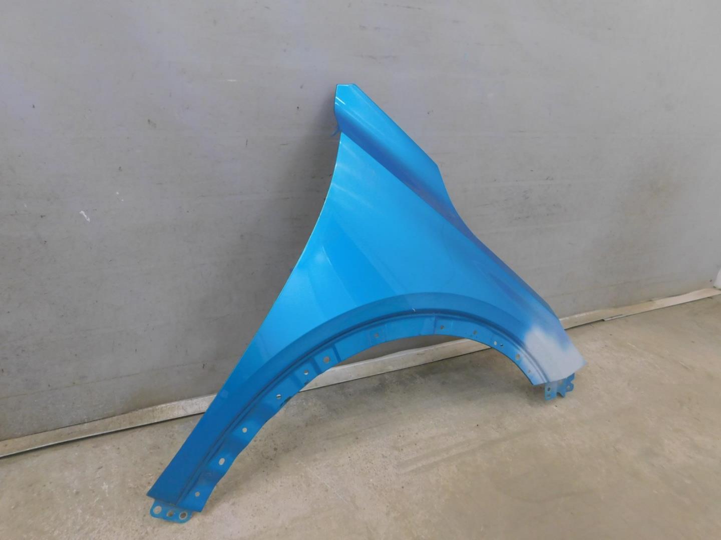 Крыло переднее правое