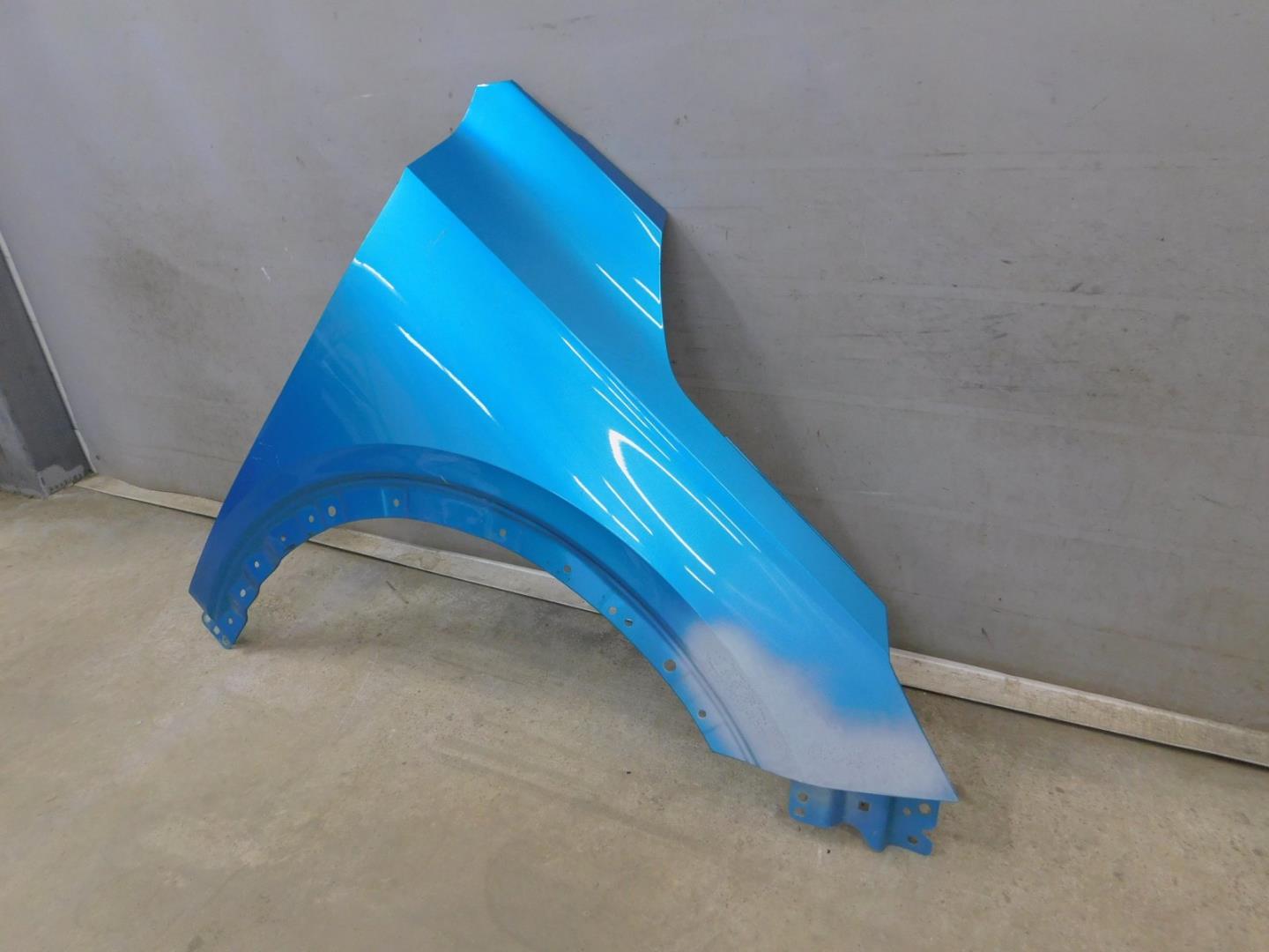 Крыло переднее правое