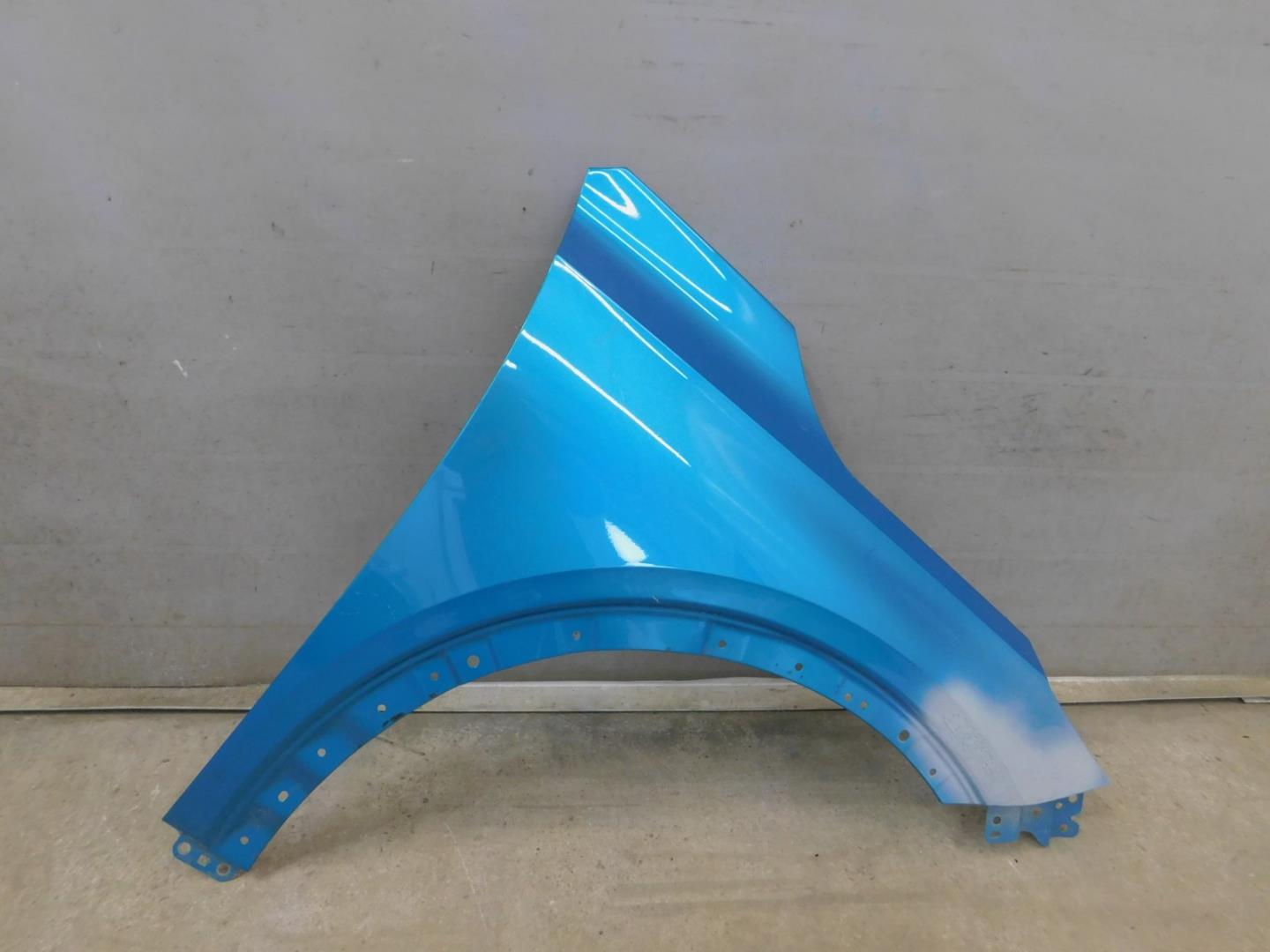 Крыло переднее правое