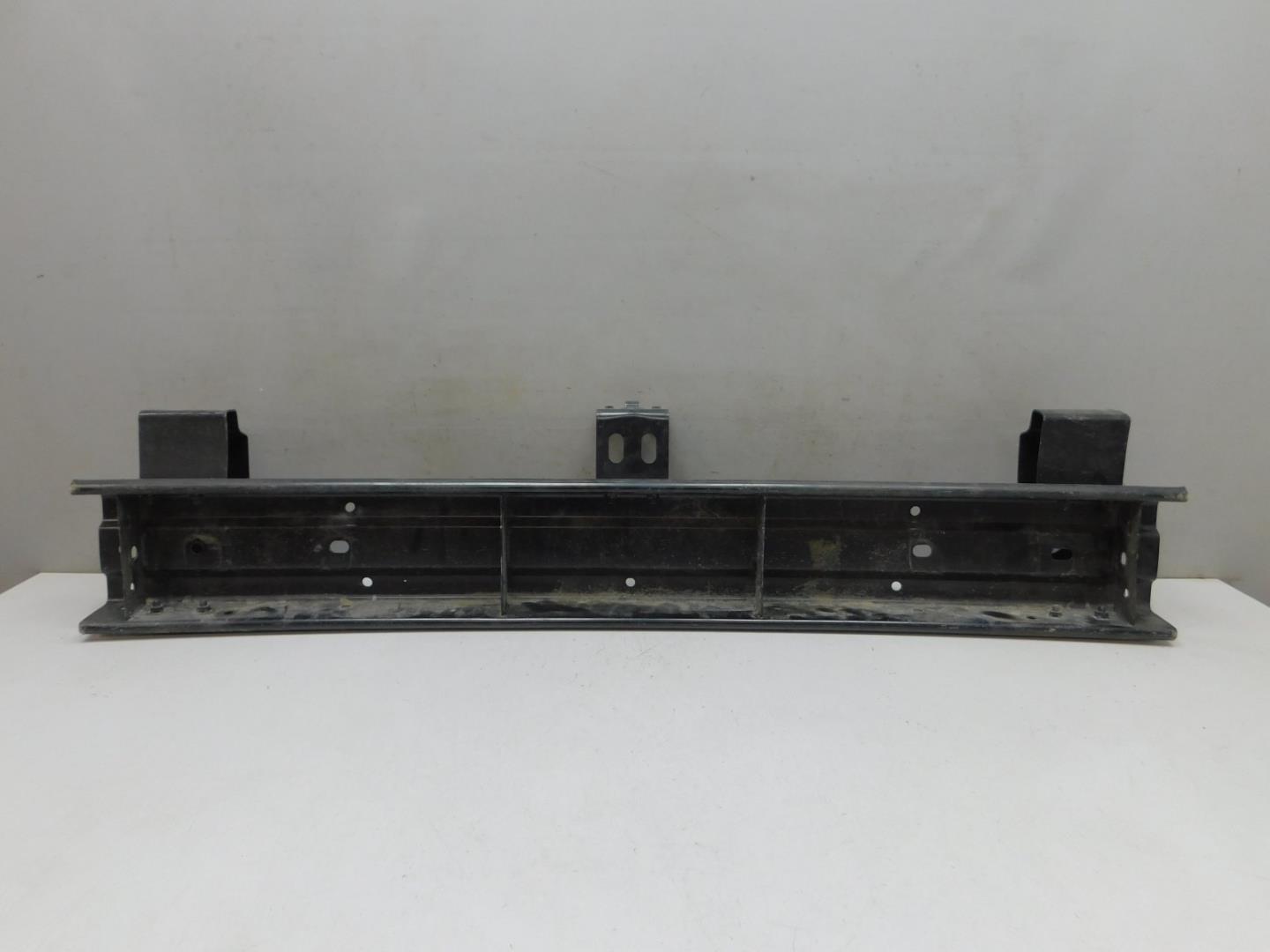 Усилитель переднего бампера