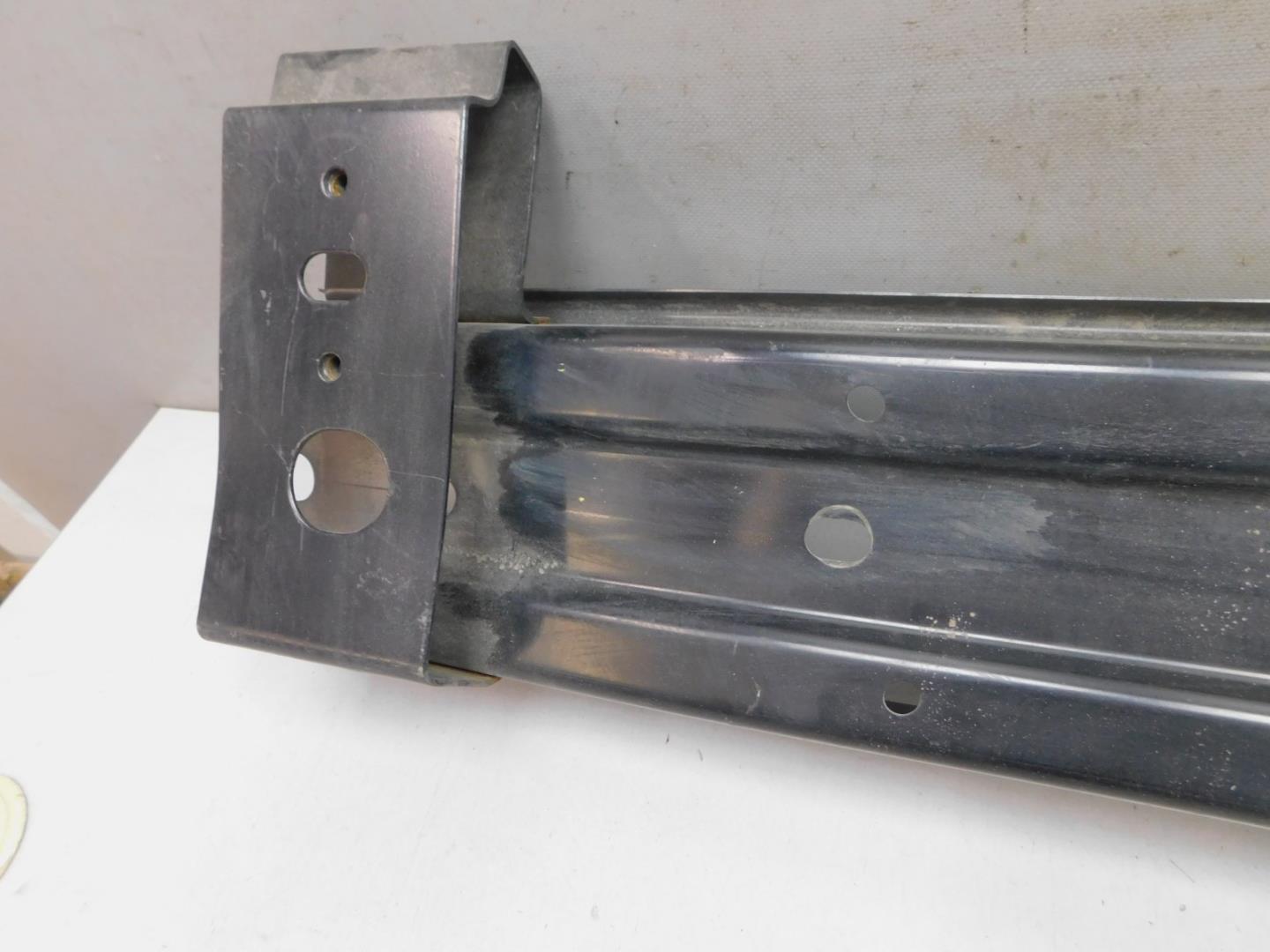 Усилитель переднего бампера