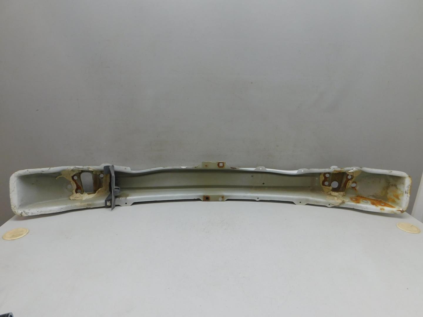 Усилитель переднего бампера