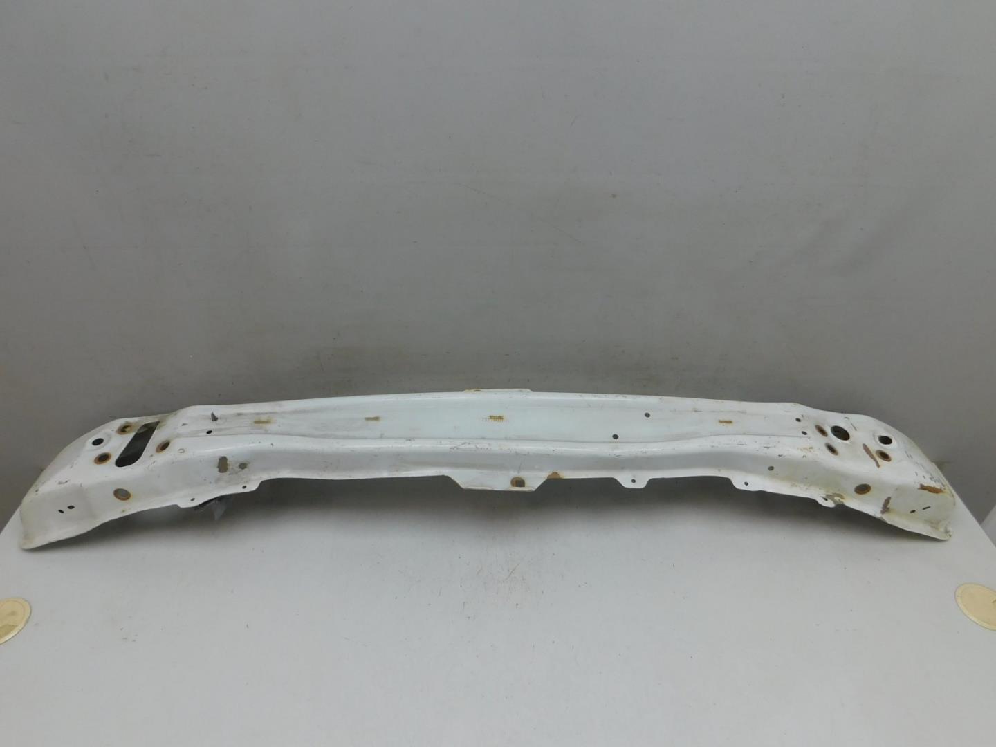 Усилитель переднего бампера