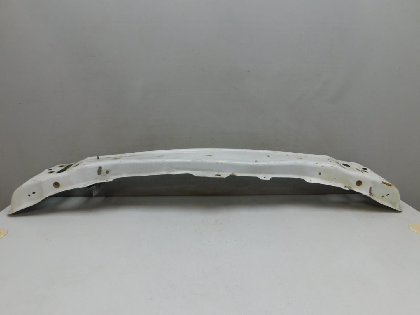 Усилитель переднего бампера