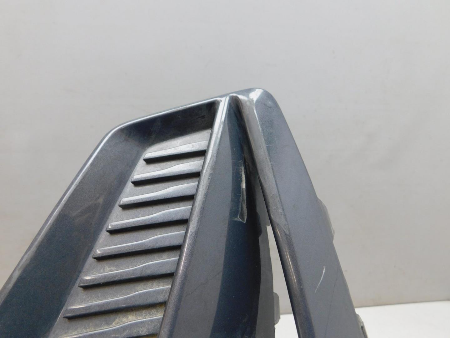 Решетка в бампер левая