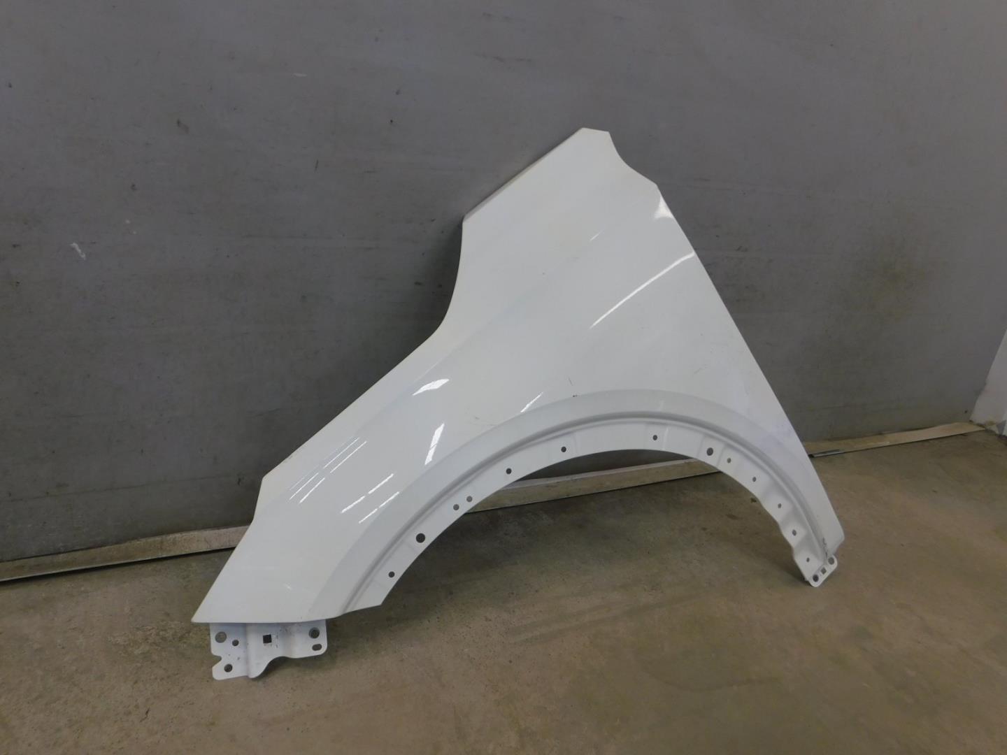 Крыло переднее левое