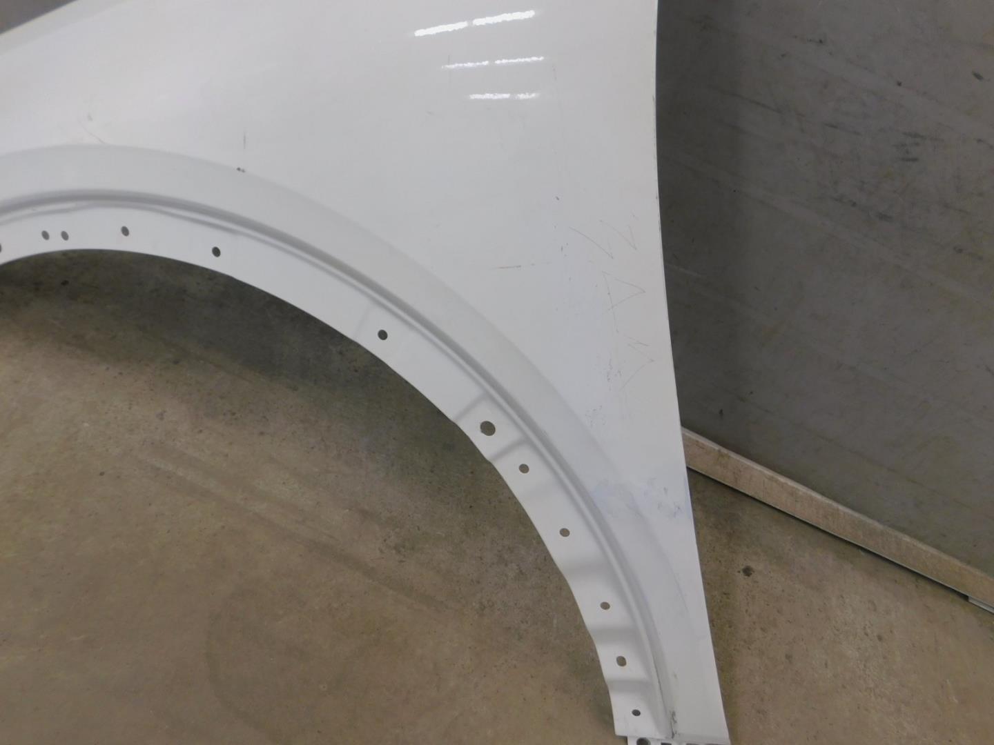 Крыло переднее левое