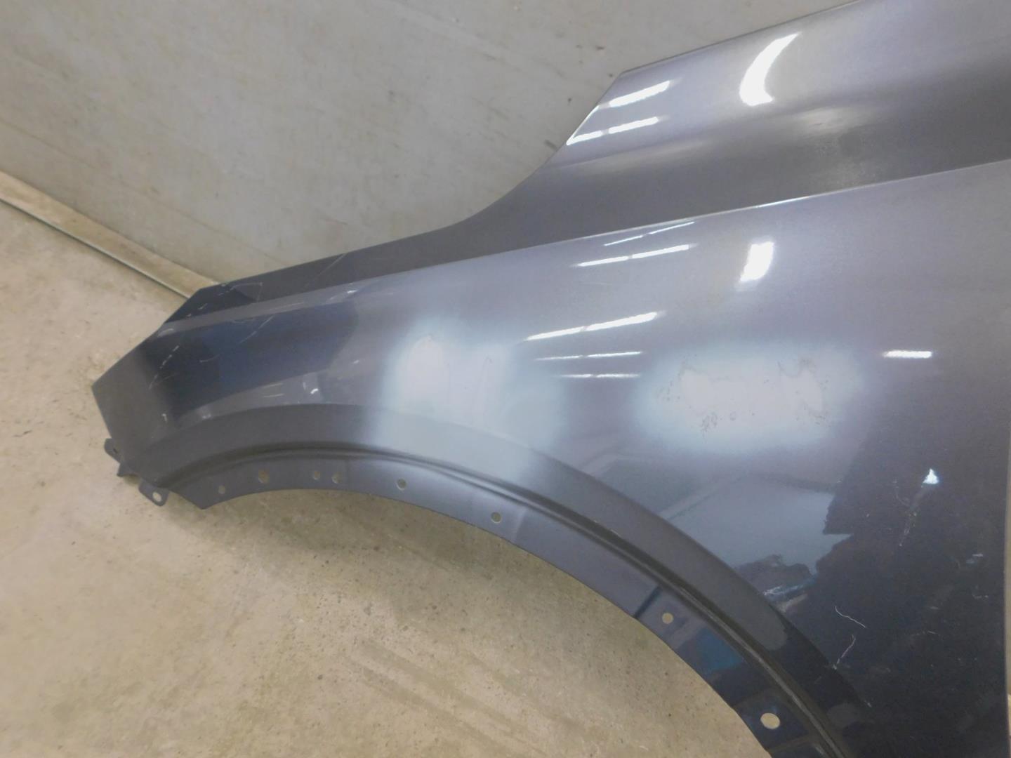 Крыло переднее левое