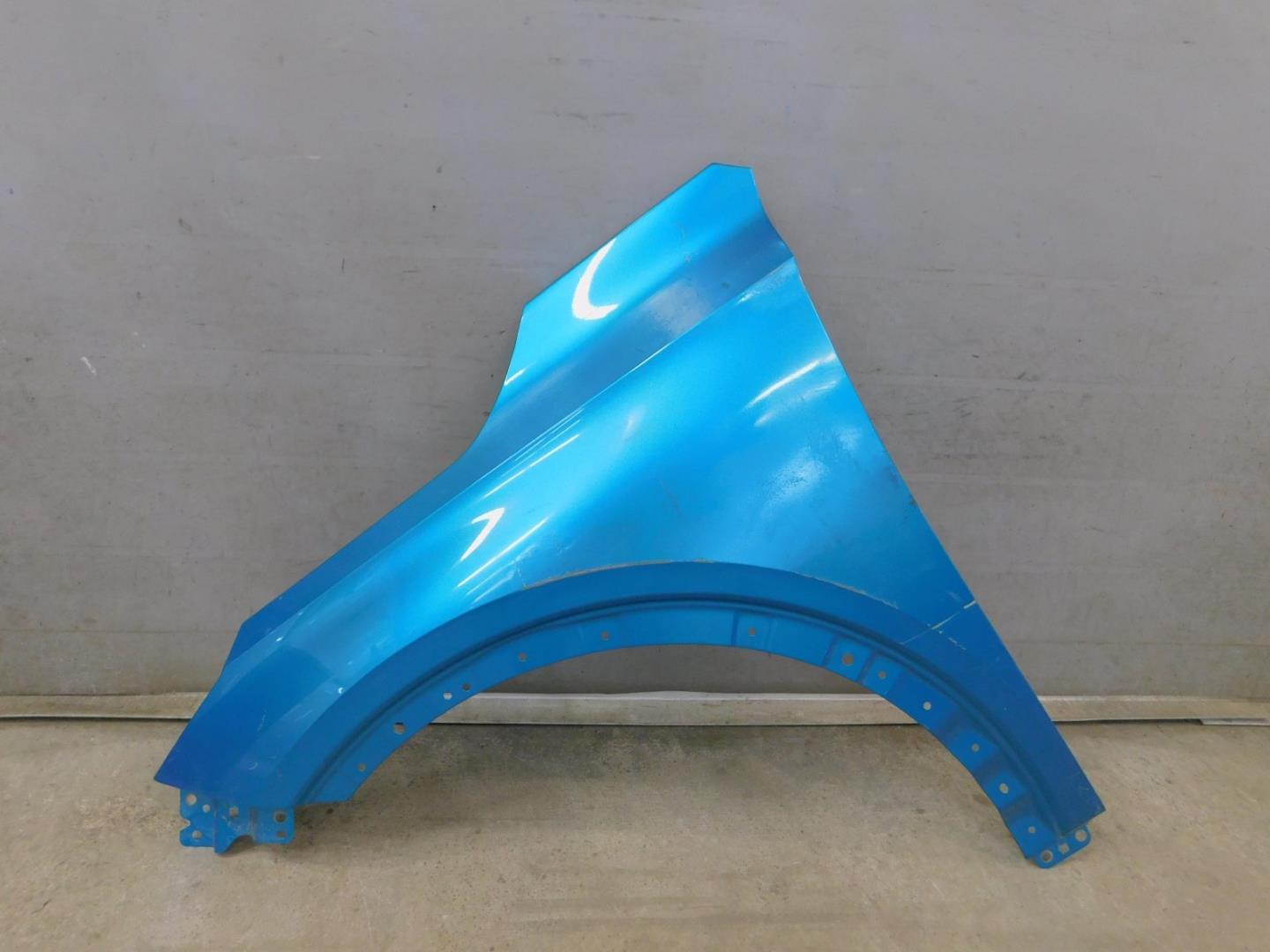 Крыло переднее левое