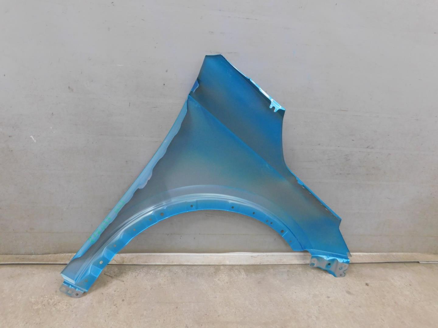 Крыло переднее левое