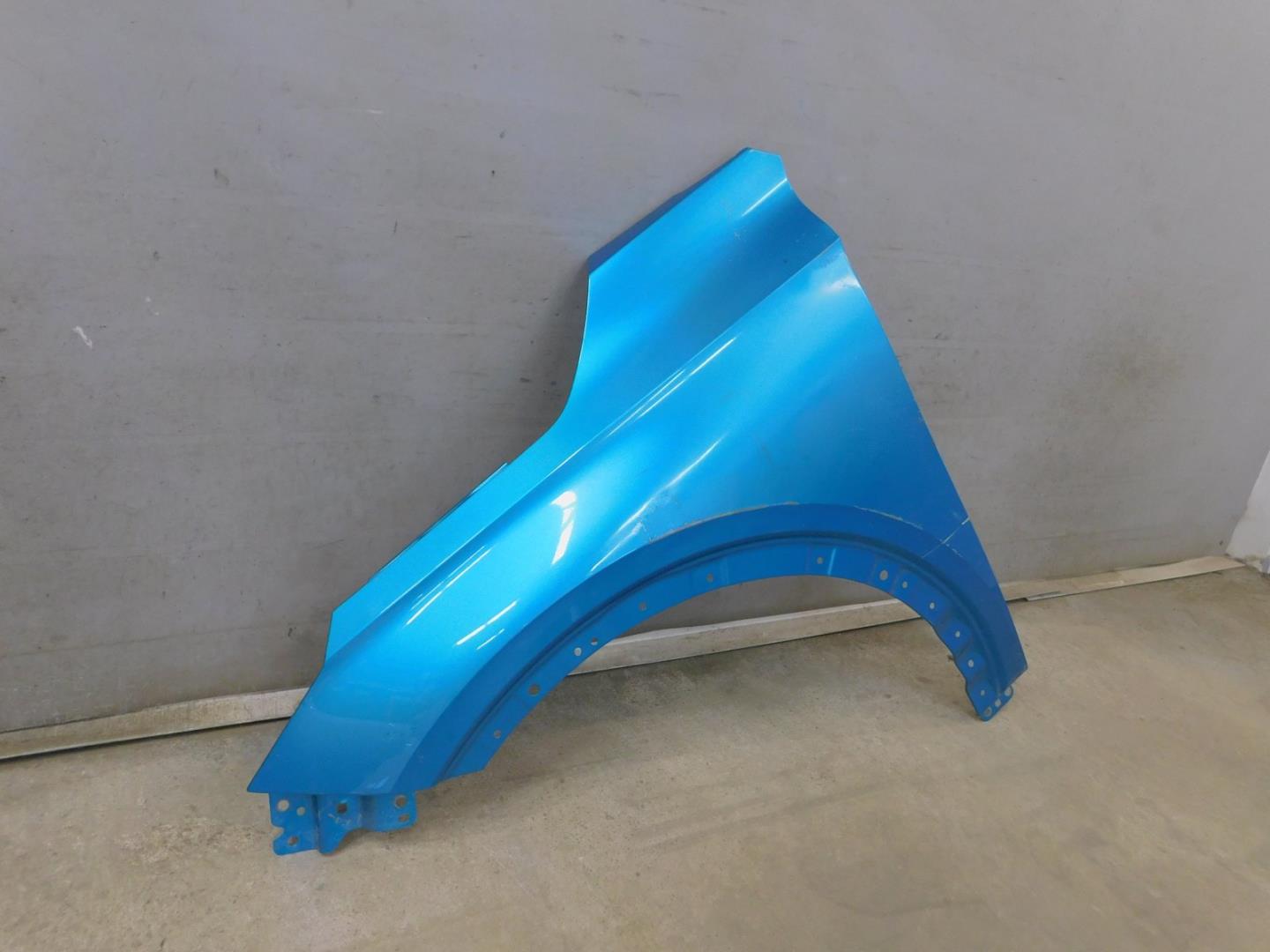 Крыло переднее левое