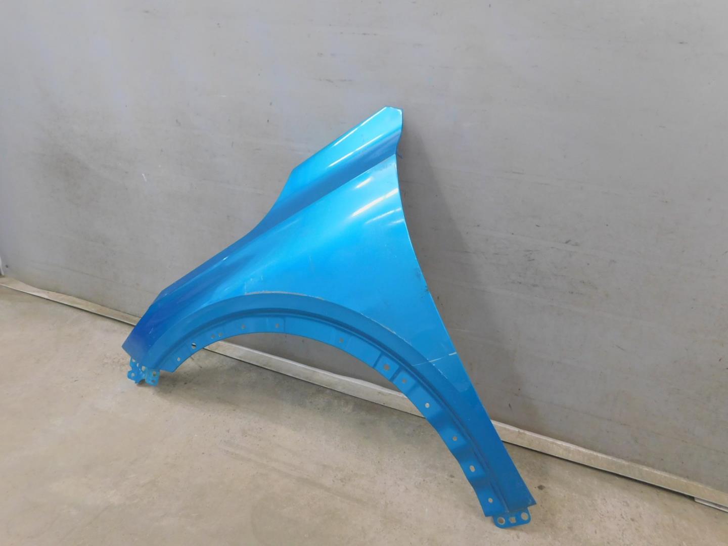 Крыло переднее левое