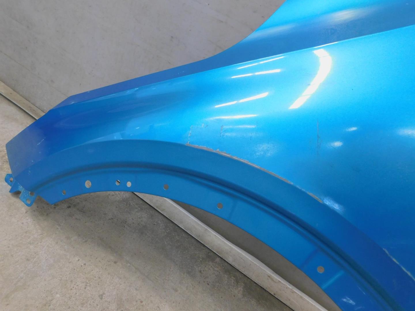 Крыло переднее левое