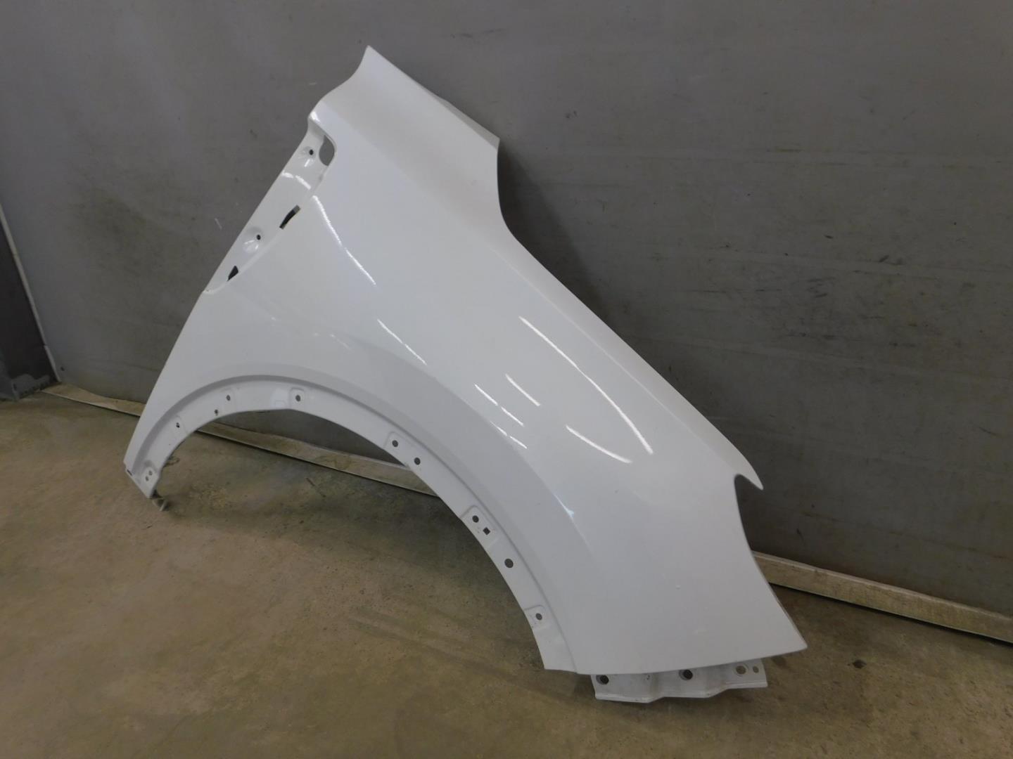 Крыло переднее правое