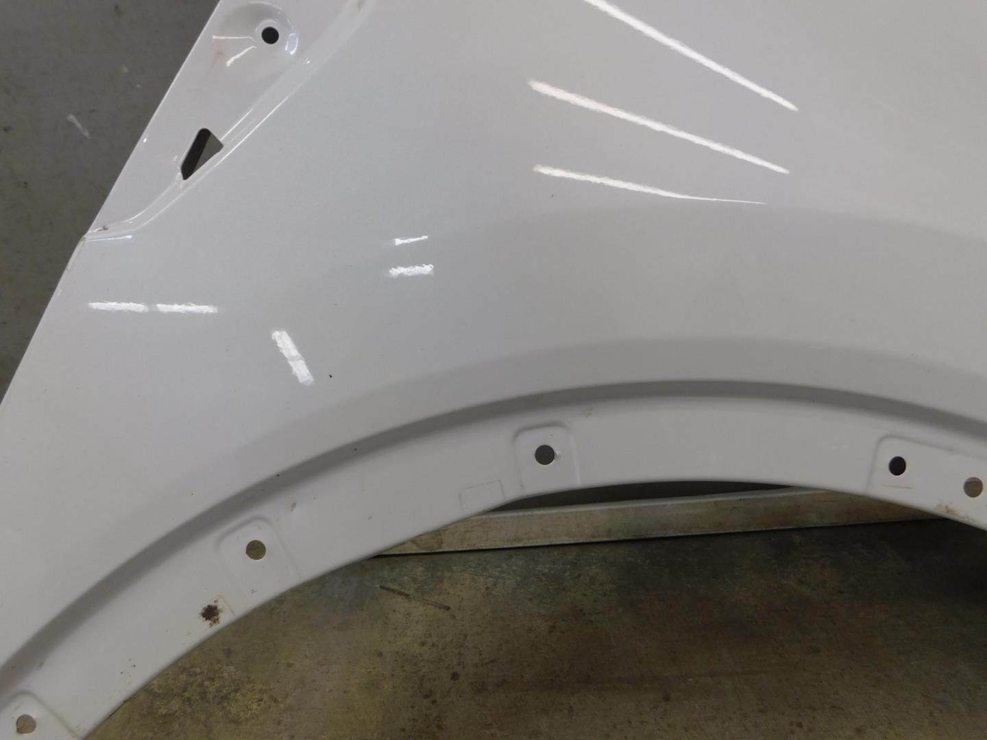 Крыло переднее правое