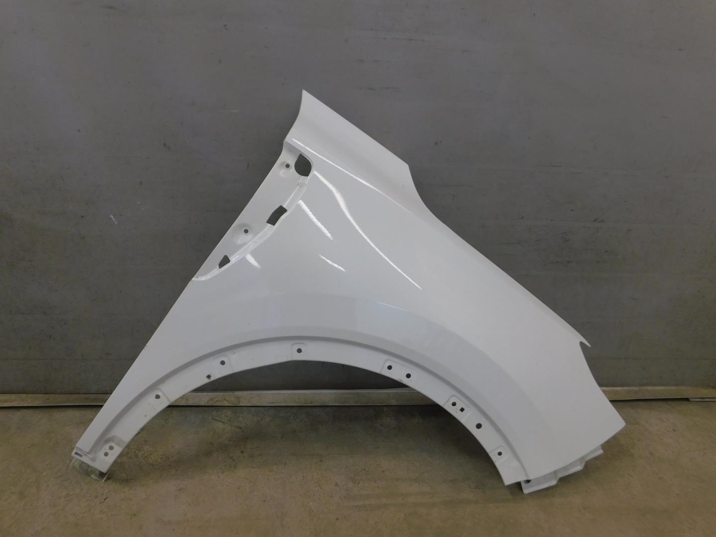 Крыло переднее правое