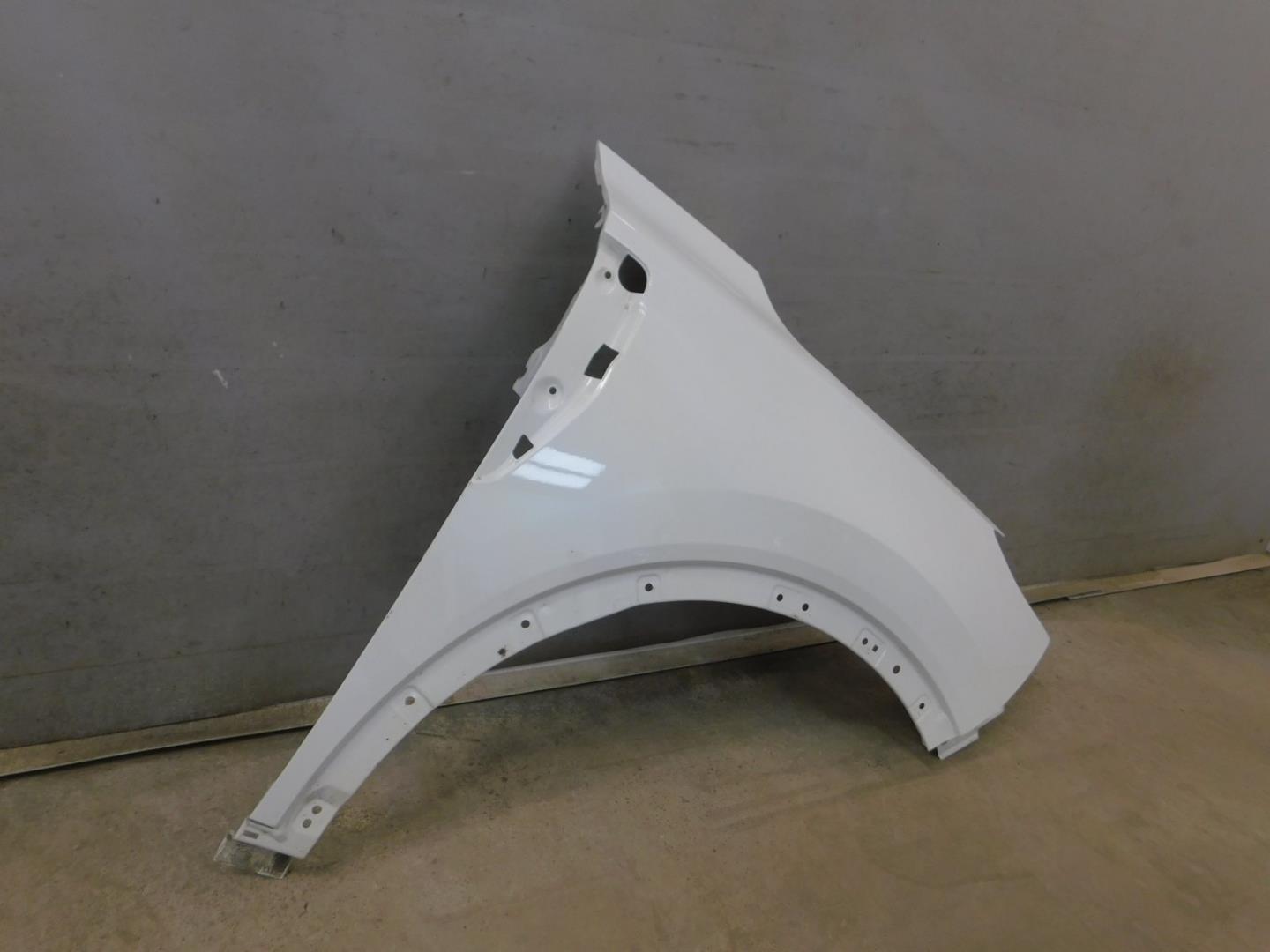 Крыло переднее правое