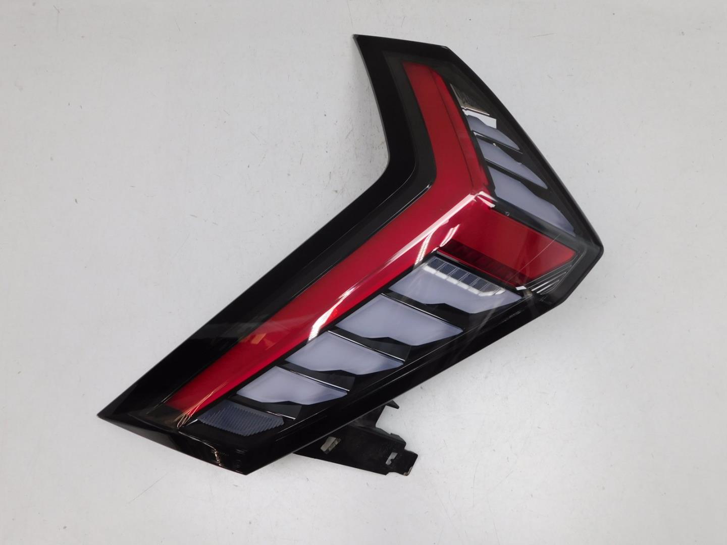 Фонарь задний наружный левый