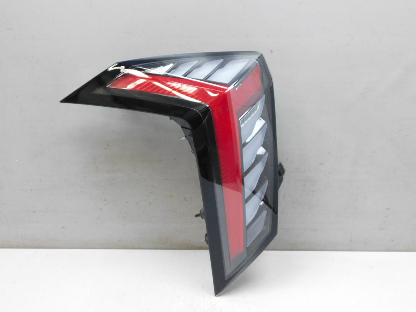 Фонарь задний наружный левый