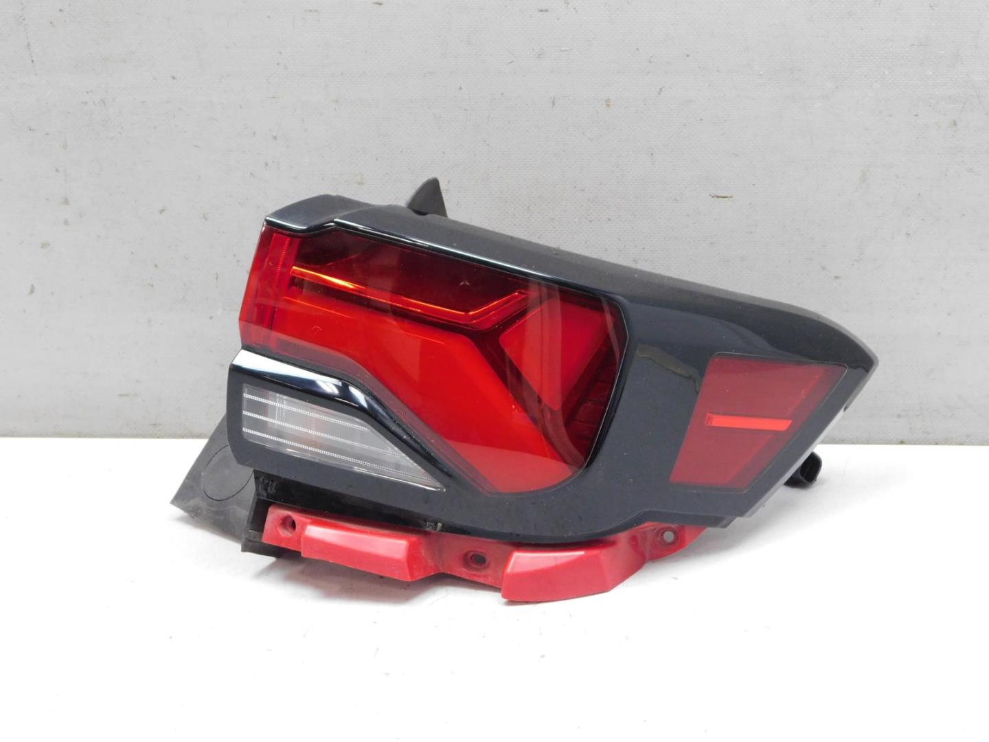 Фонарь задний наружный правый