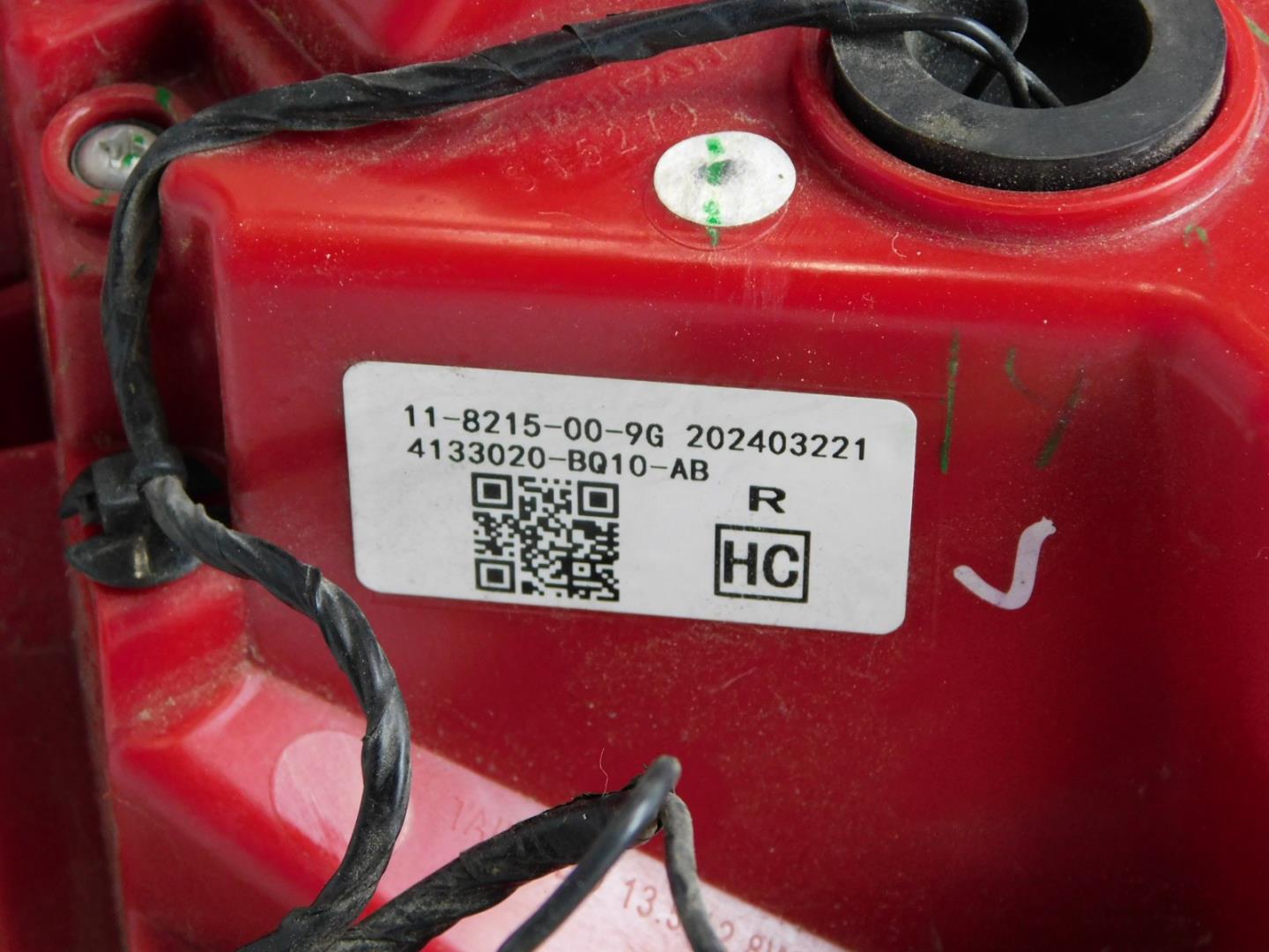 Фонарь задний наружный правый