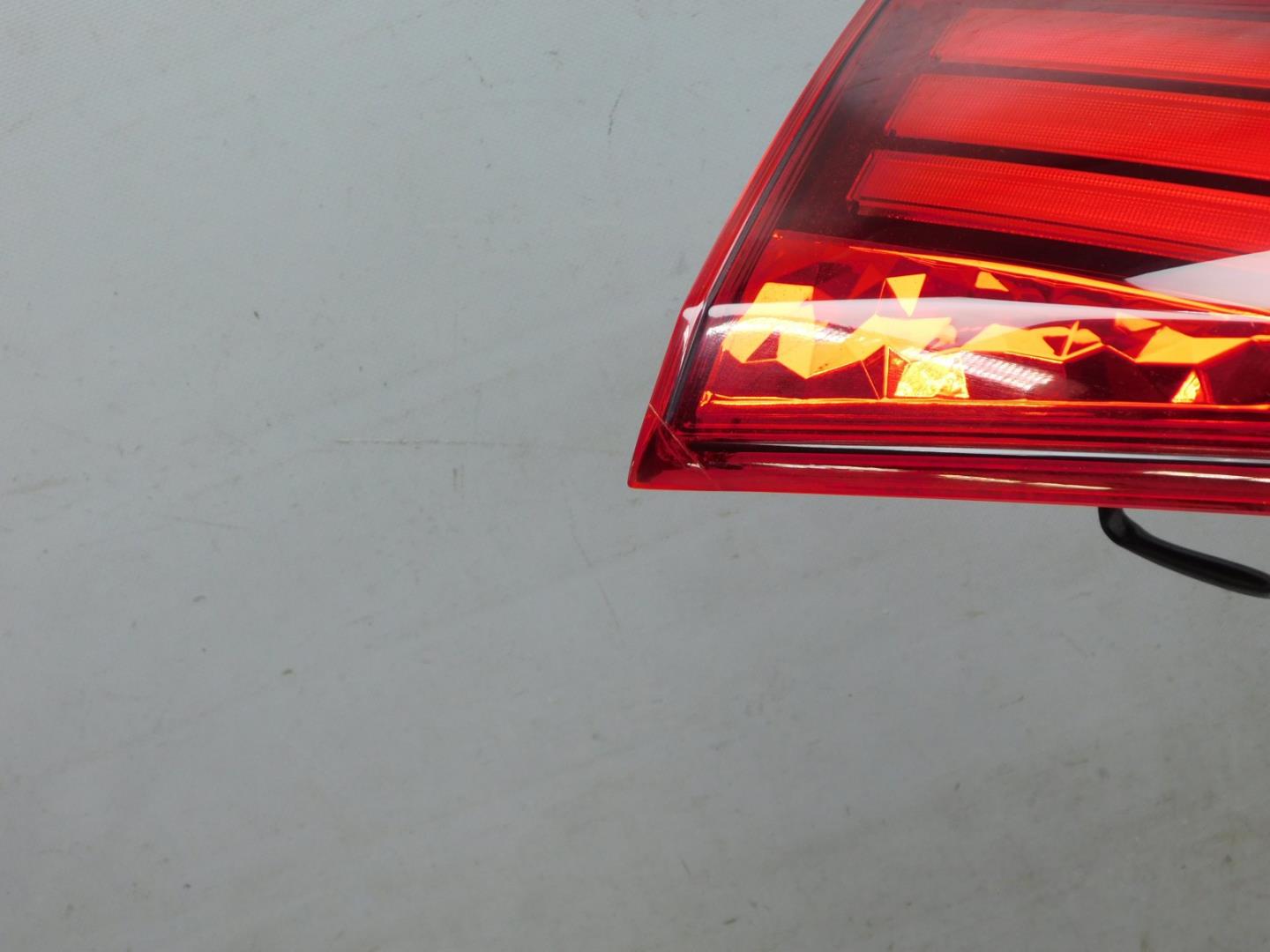 Фонарь задний внутренний левый