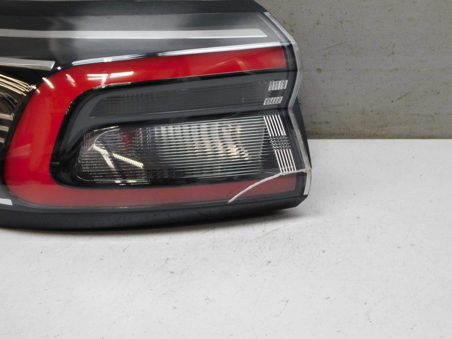 Фонарь задний наружный левый