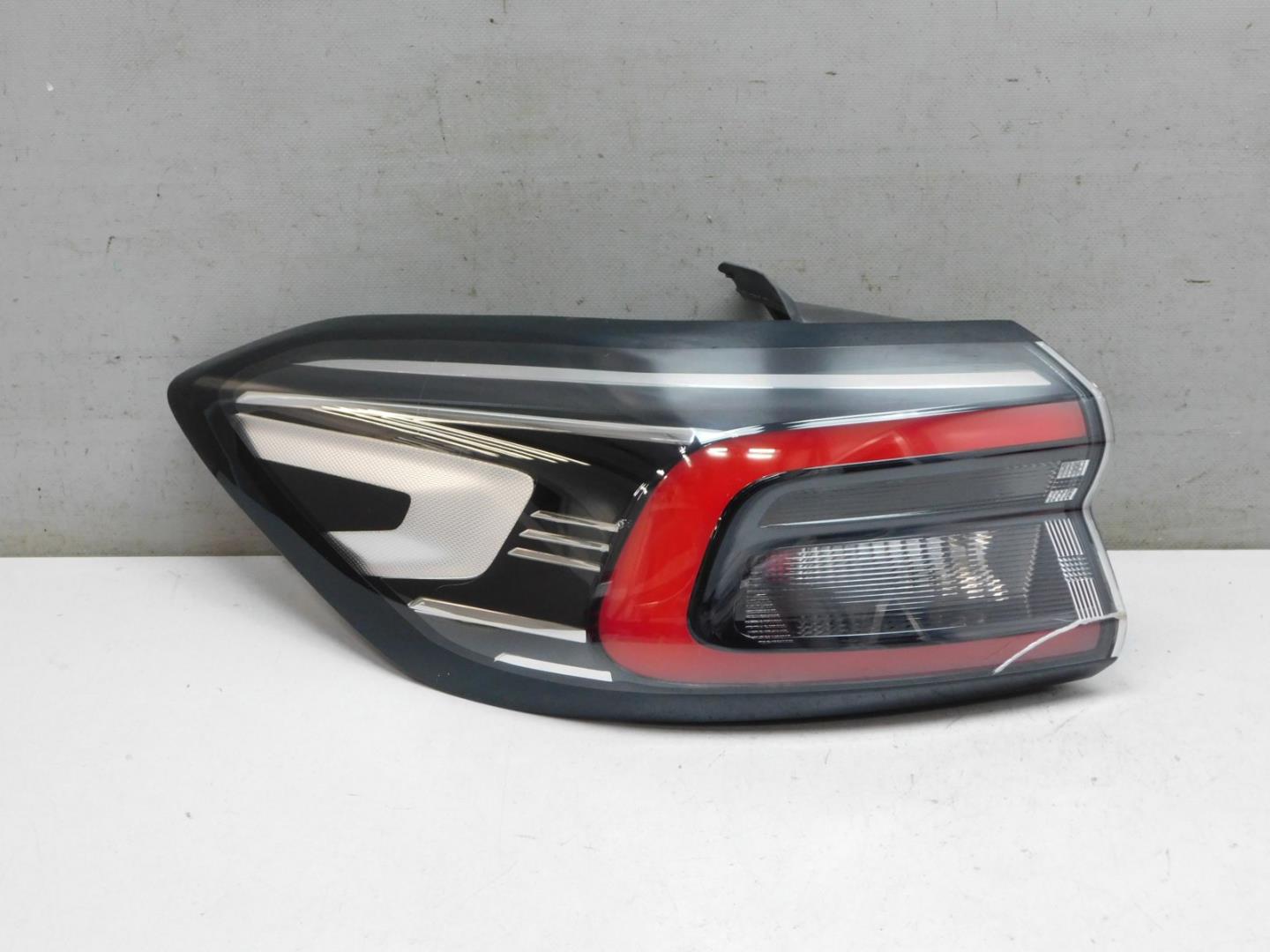 Фонарь задний наружный левый