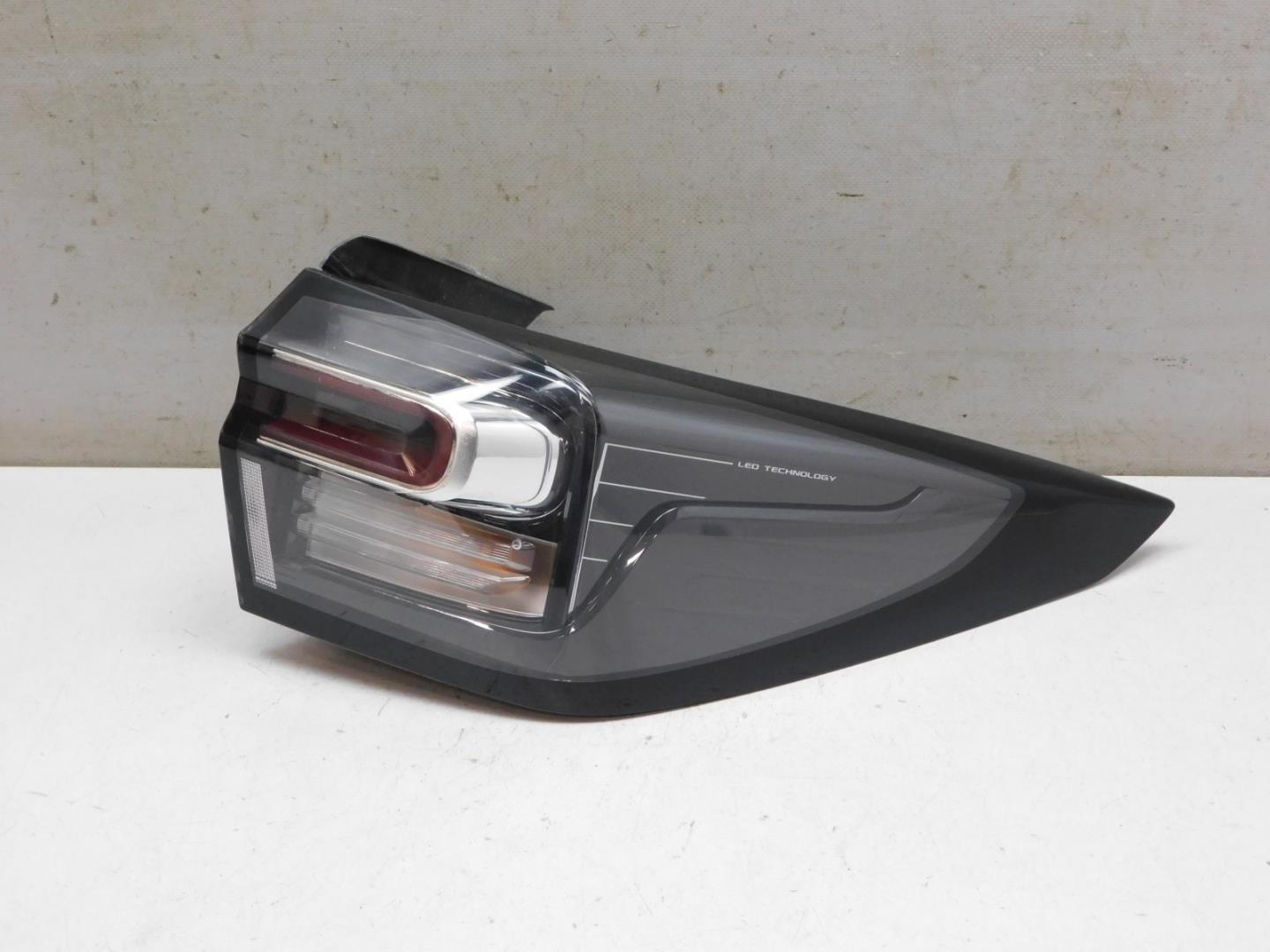 Фонарь задний наружный правый