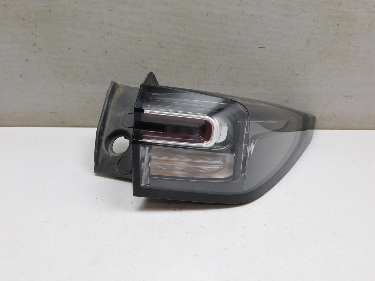 Фонарь задний наружный правый