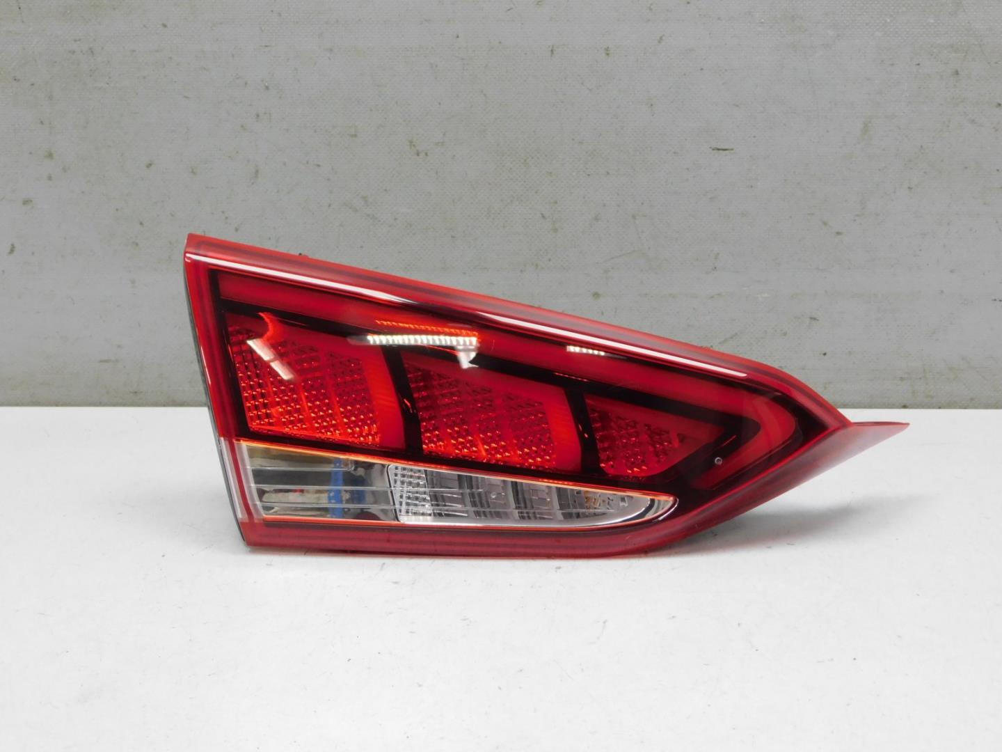 Фонарь задний внутренний левый