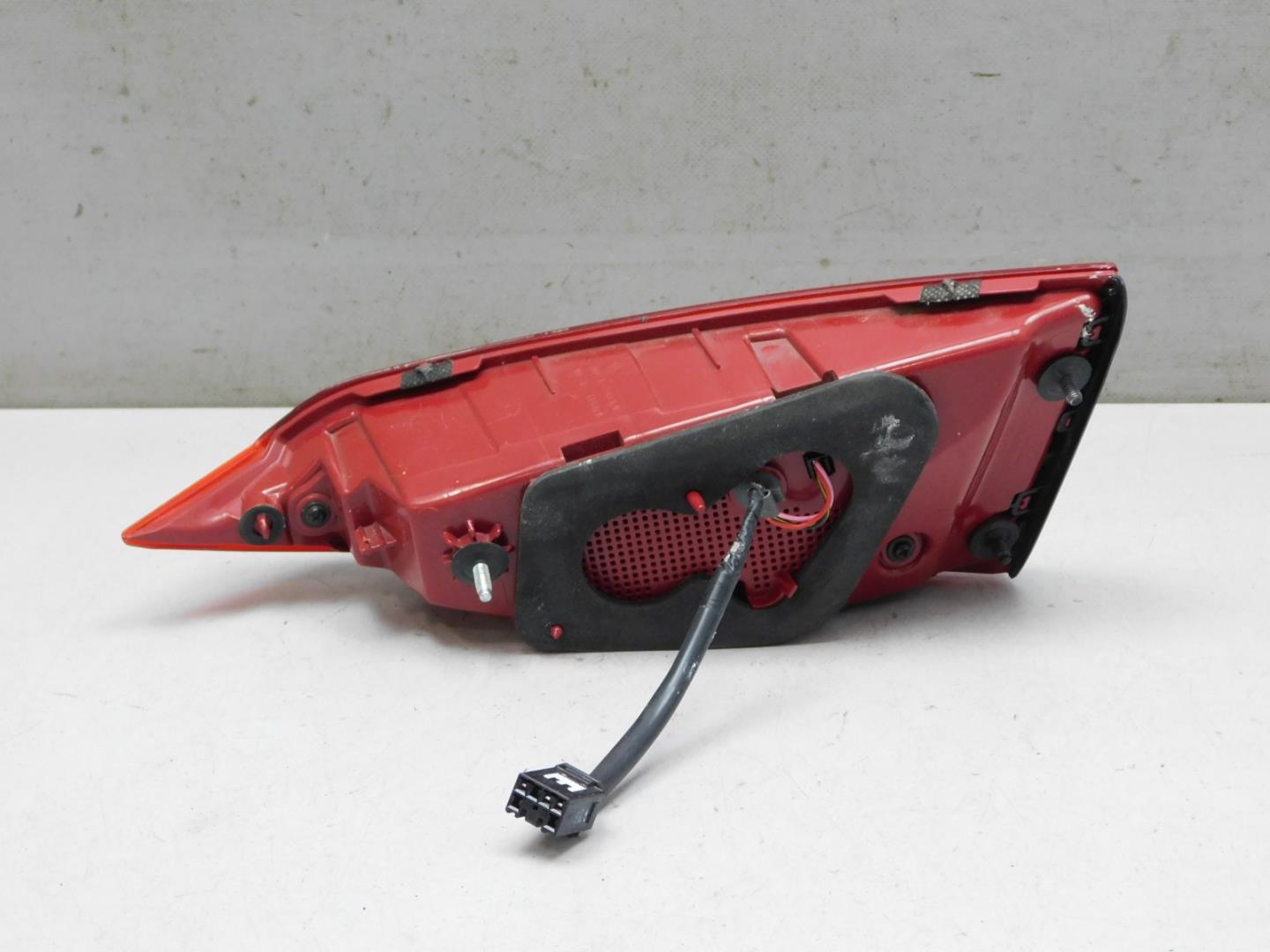 Фонарь задний внутренний левый