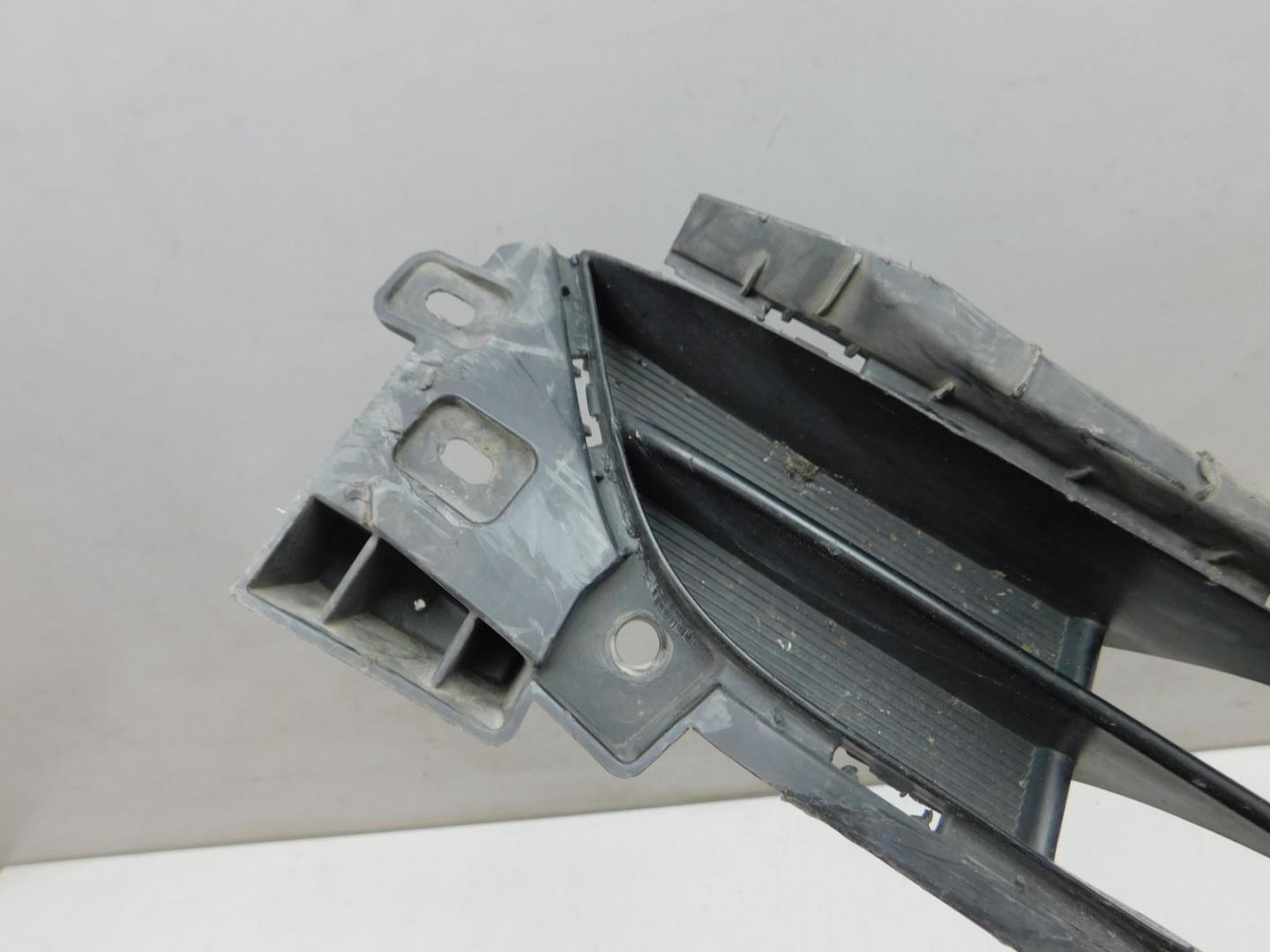 Решетка в бампер центральная