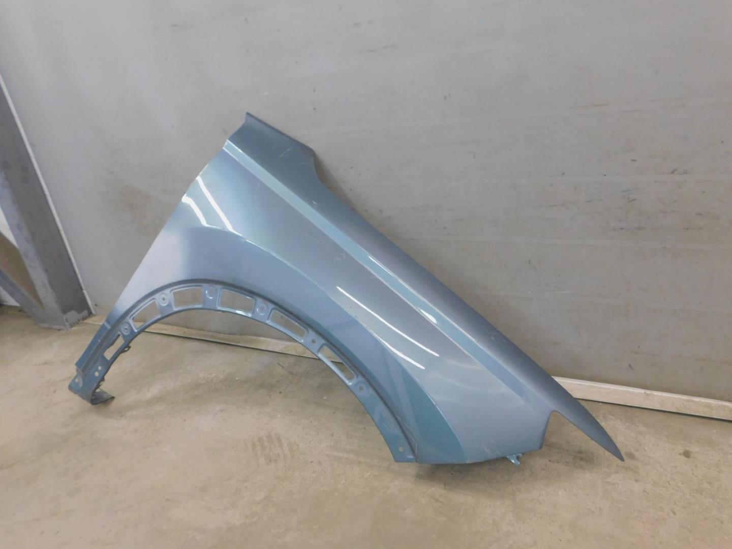 Крыло переднее правое