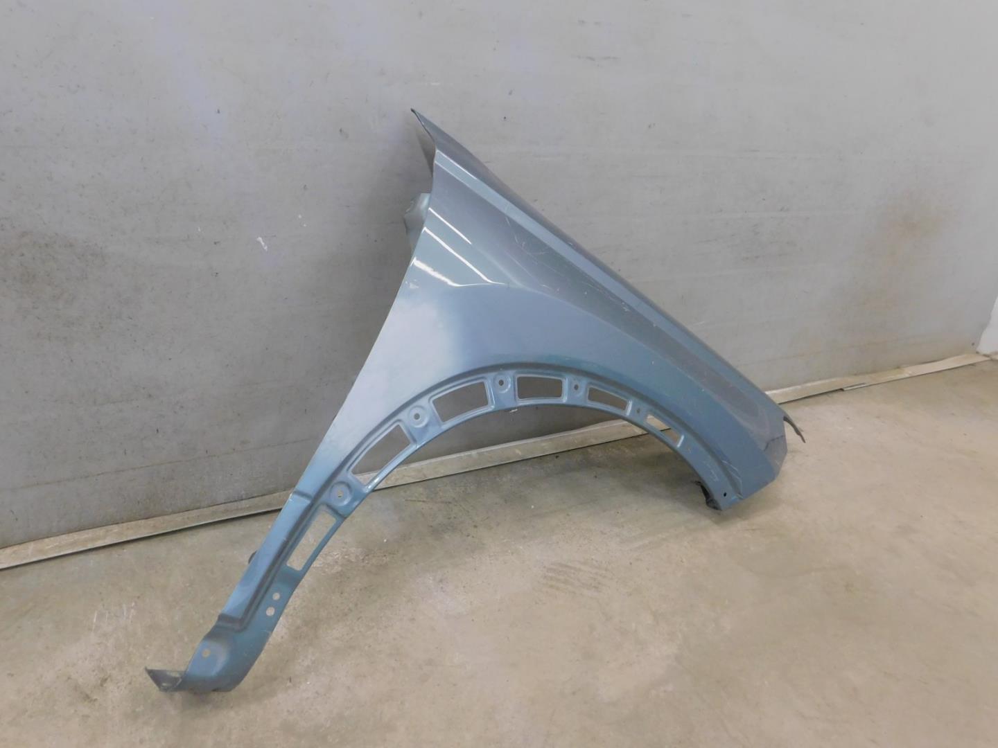 Крыло переднее правое