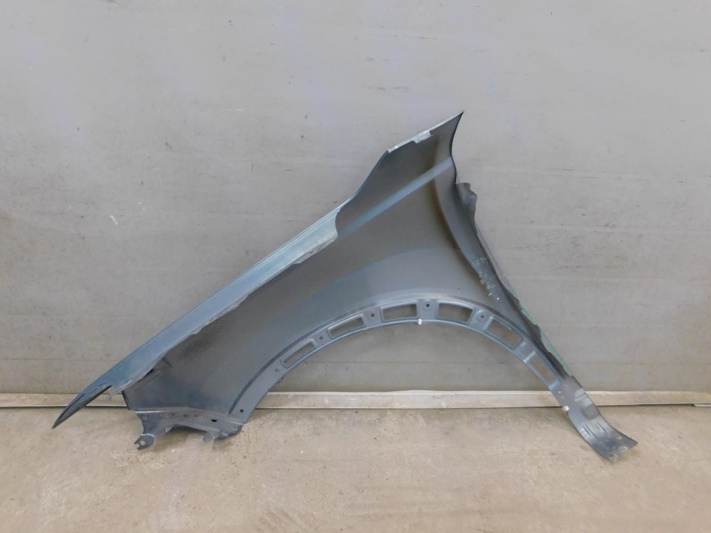 Крыло переднее правое