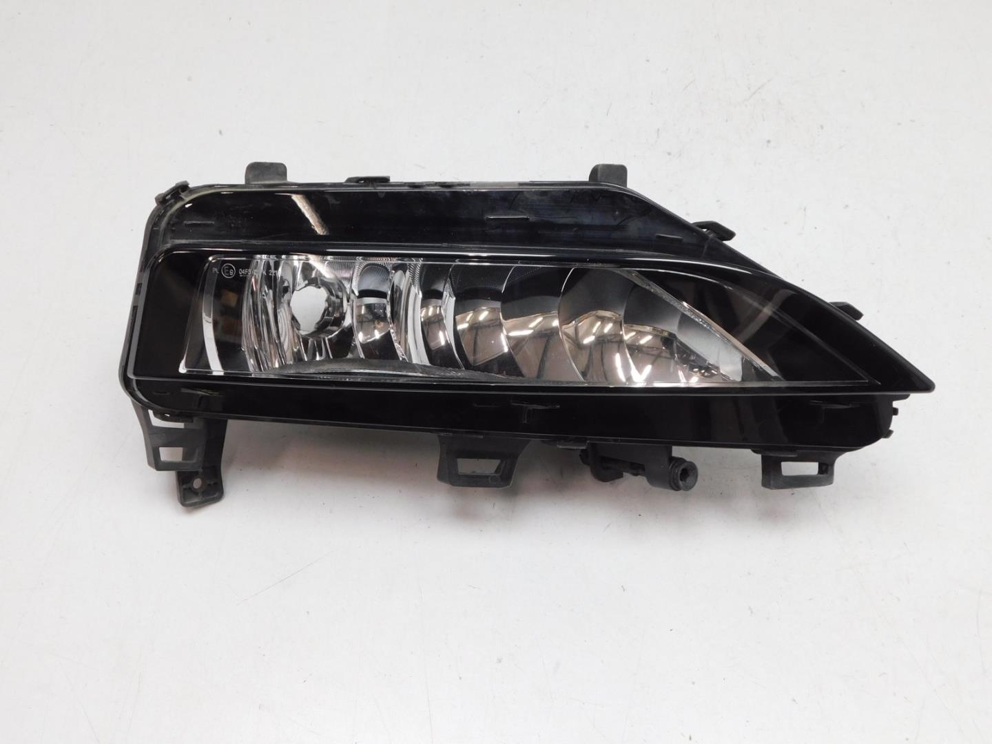 Фара противотуманная правая